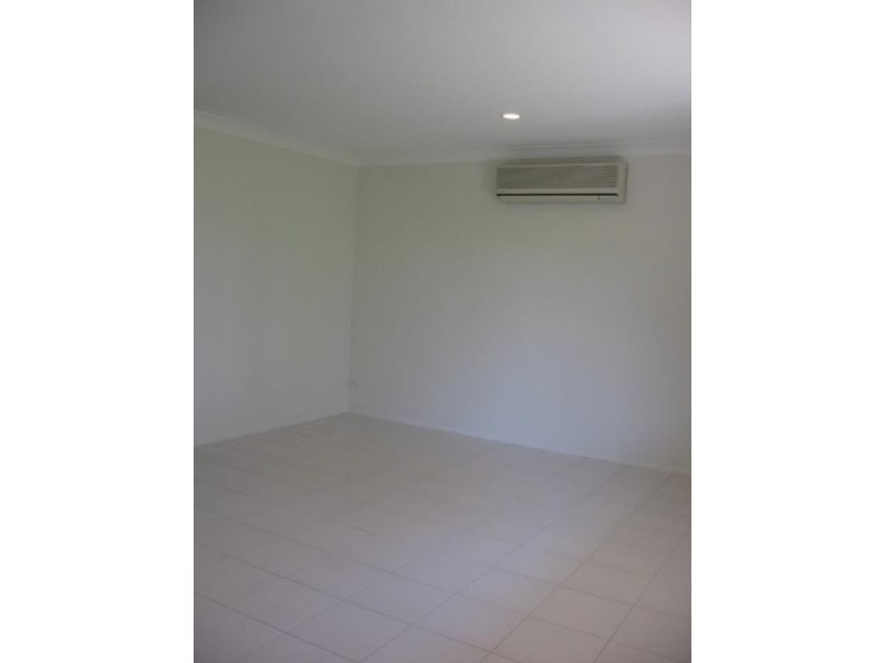 8/31 Thrush Avenue, Paradise Point QLD 4216