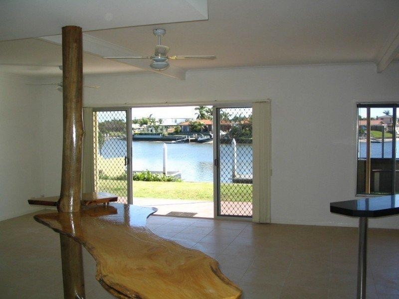 11 Willow Street, Biggera Waters QLD 4216