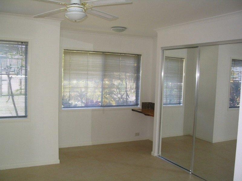 11 Willow Street, Biggera Waters QLD 4216