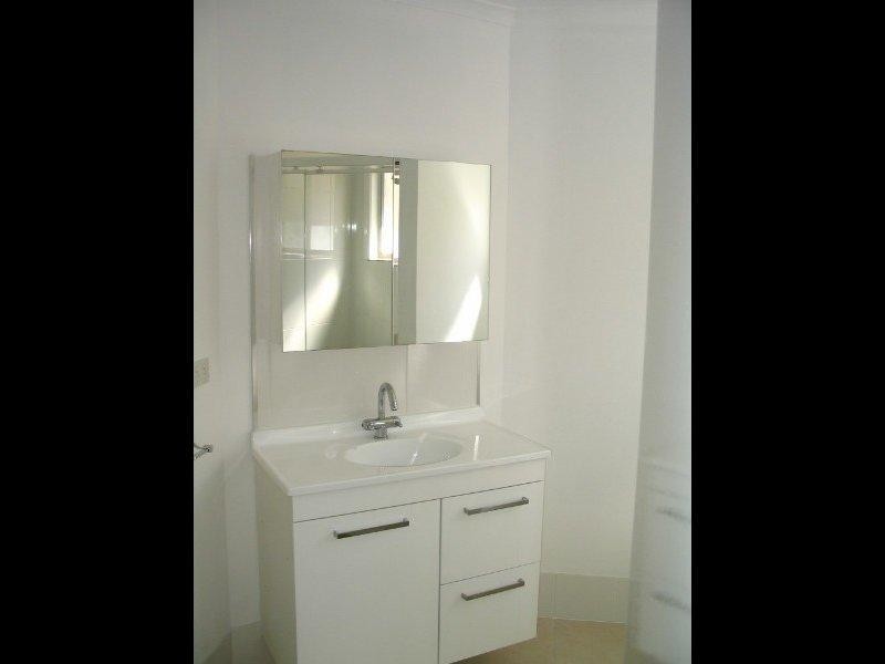 11 Willow Street, Biggera Waters QLD 4216