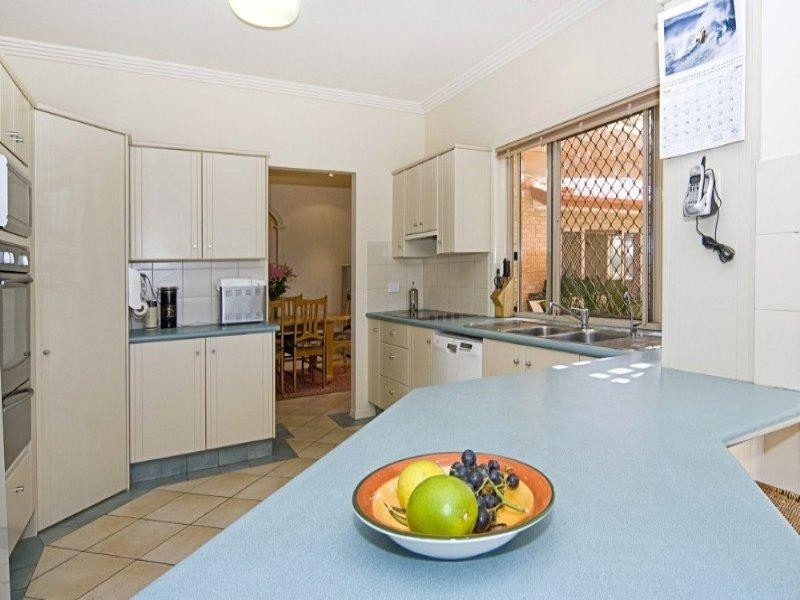 3 Namatjira Street, Paradise Point QLD 4216