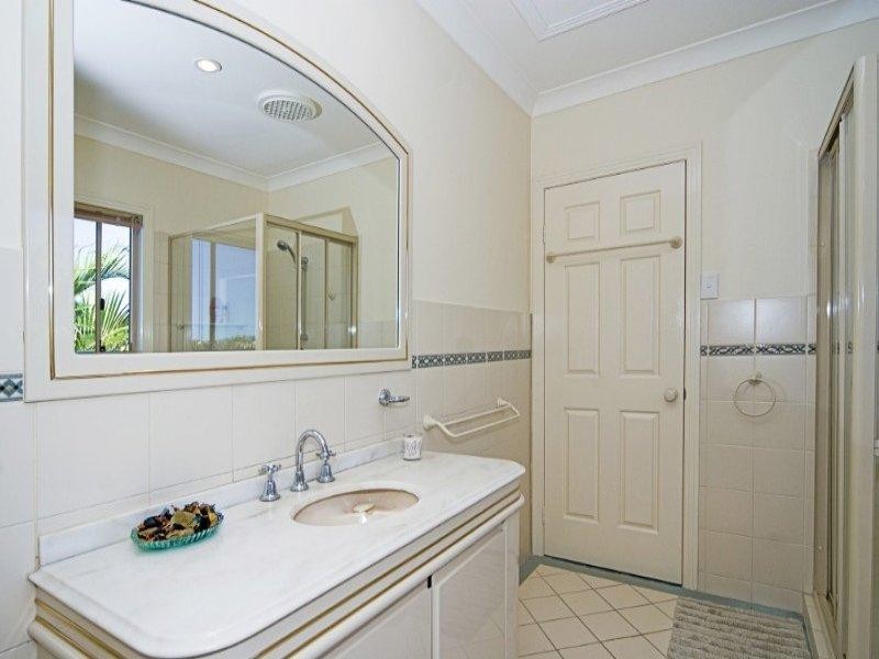 3 Namatjira Street, Paradise Point QLD 4216