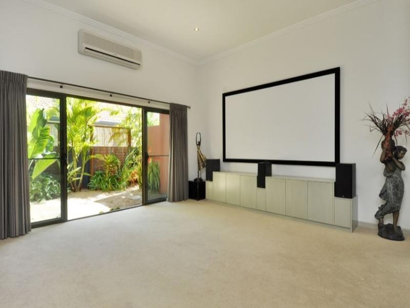 23 Champagne Boulevard, Helensvale QLD 4212