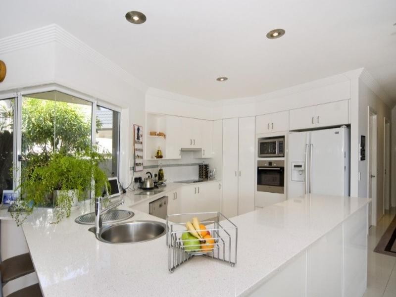 6 The Yardarm, Runaway Bay QLD 4216