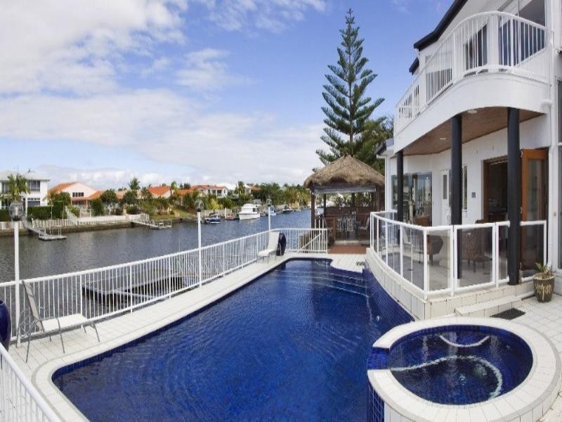 7 The Yardarm, Runaway Bay QLD 4216