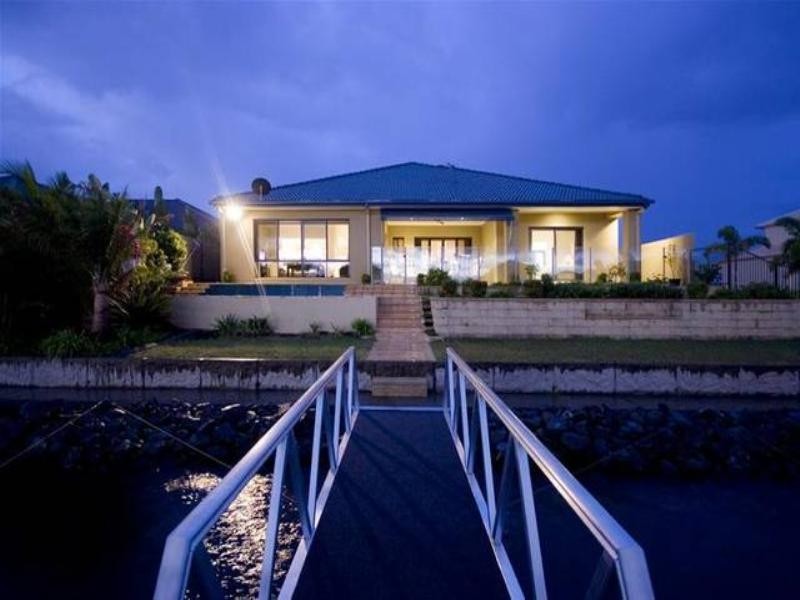 8 Mandolin Avenue, Helensvale QLD 4212