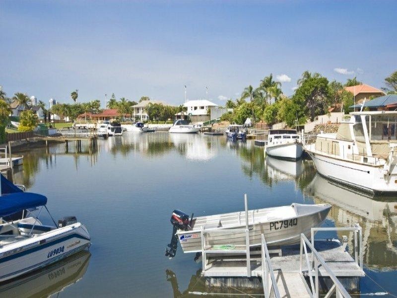 5 Erave Avenue, Runaway Bay QLD 4216