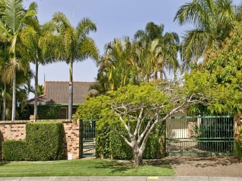 5 Erave Avenue, Runaway Bay QLD 4216
