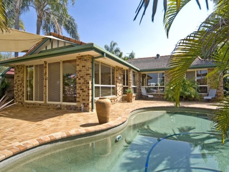5 Erave Avenue, Runaway Bay QLD 4216