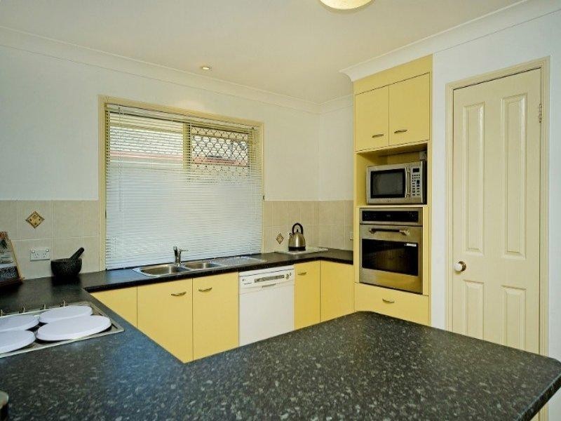 2 Roseapple Circuit, Oxenford QLD 4210