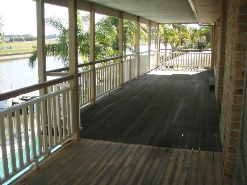 28 Longboat Place, Biggera Waters QLD 4216