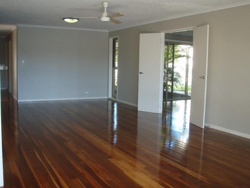 28 Longboat Place, Biggera Waters QLD 4216