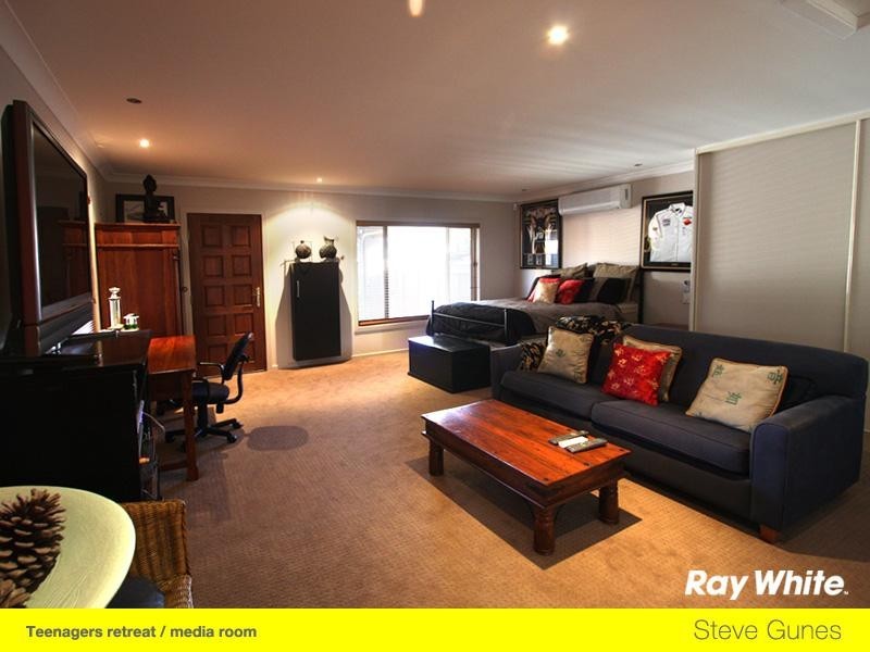 48 Cockleshell Court, Runaway Bay QLD 4216