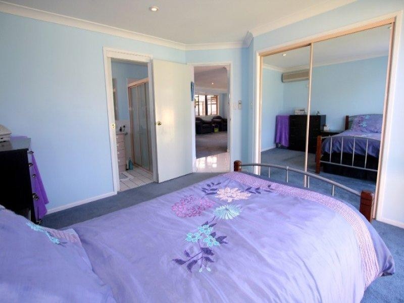 87 Crescent Avenue, Hope Island QLD 4212