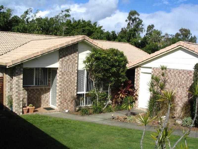 1/3 Liam Court, Labrador QLD 4215