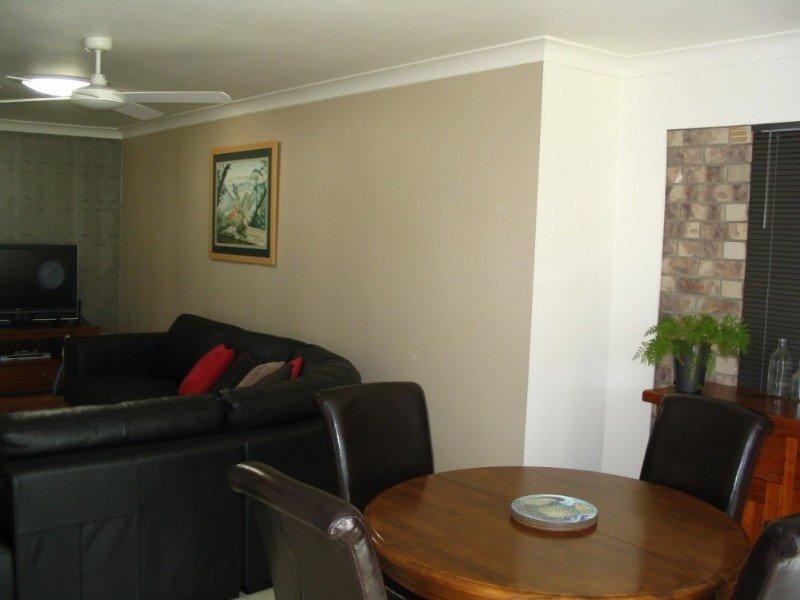 1/3 Liam Court, Labrador QLD 4215