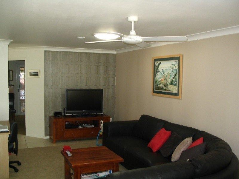 1/3 Liam Court, Labrador QLD 4215