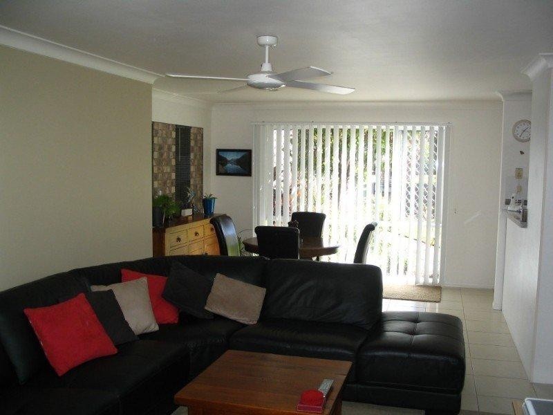 1/3 Liam Court, Labrador QLD 4215