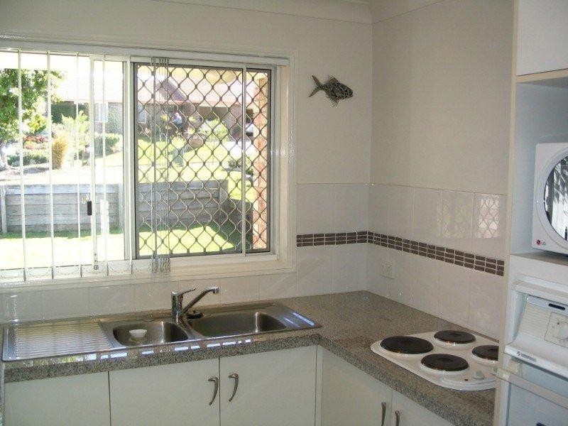 1/3 Liam Court, Labrador QLD 4215