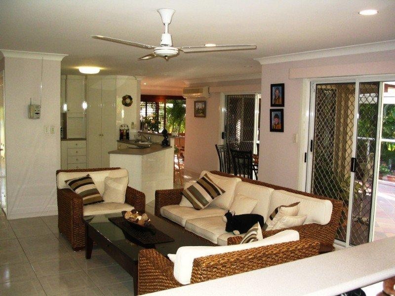 13 Fitzalan Circuit, Arundel QLD 4214