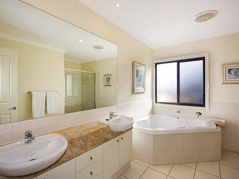 547 Oyster Cove Promenade, Hope Island QLD 4212