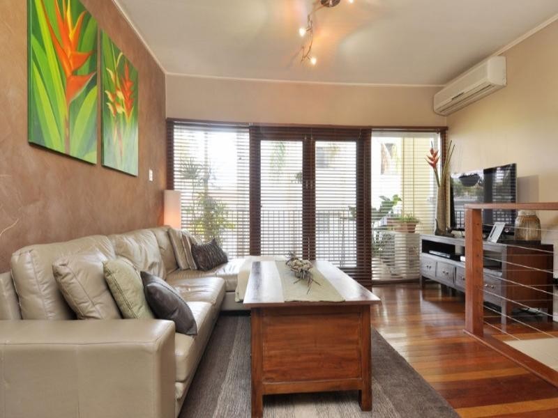 4/18 Oleander Avenue, Biggera Waters QLD 4216