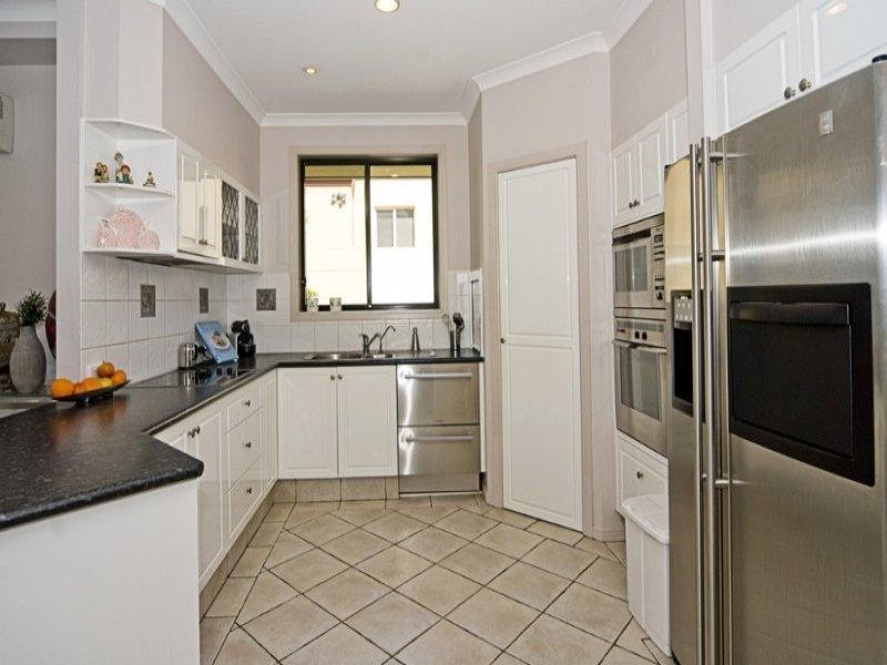 23 Hazel Court, Arundel QLD 4214