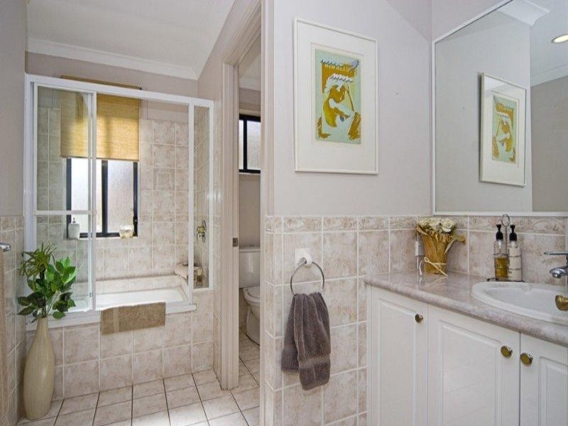 23 Hazel Court, Arundel QLD 4214