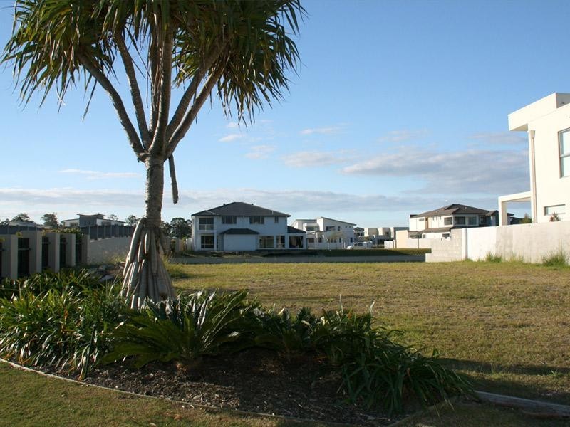 13 South Quay Drive, Biggera Waters QLD 4216
