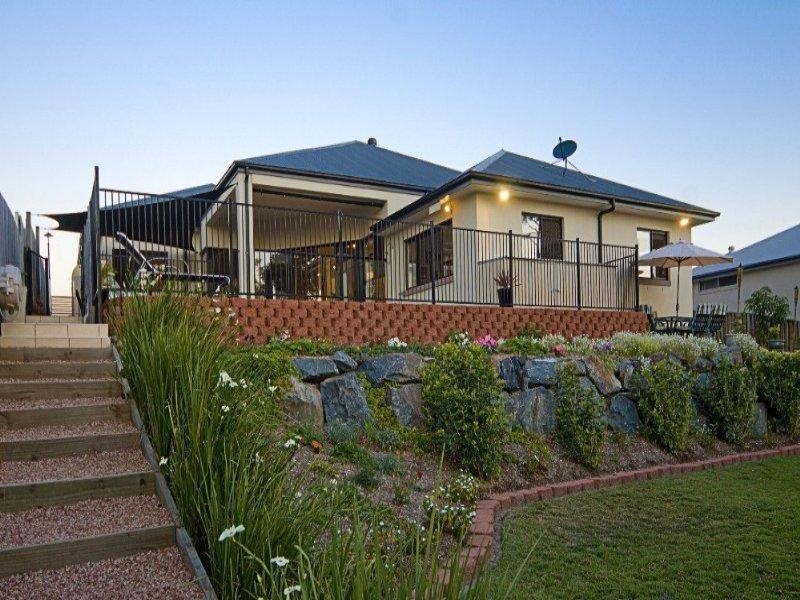 26 Hillary Circuit, Pacific Pines QLD 4211