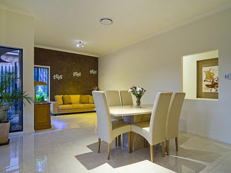 26 Hillary Circuit, Pacific Pines QLD 4211