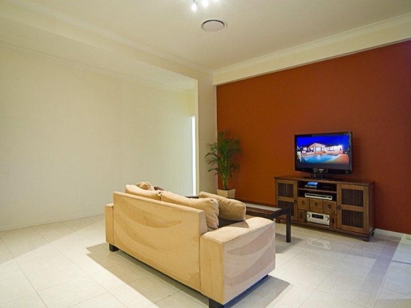 26 Hillary Circuit, Pacific Pines QLD 4211