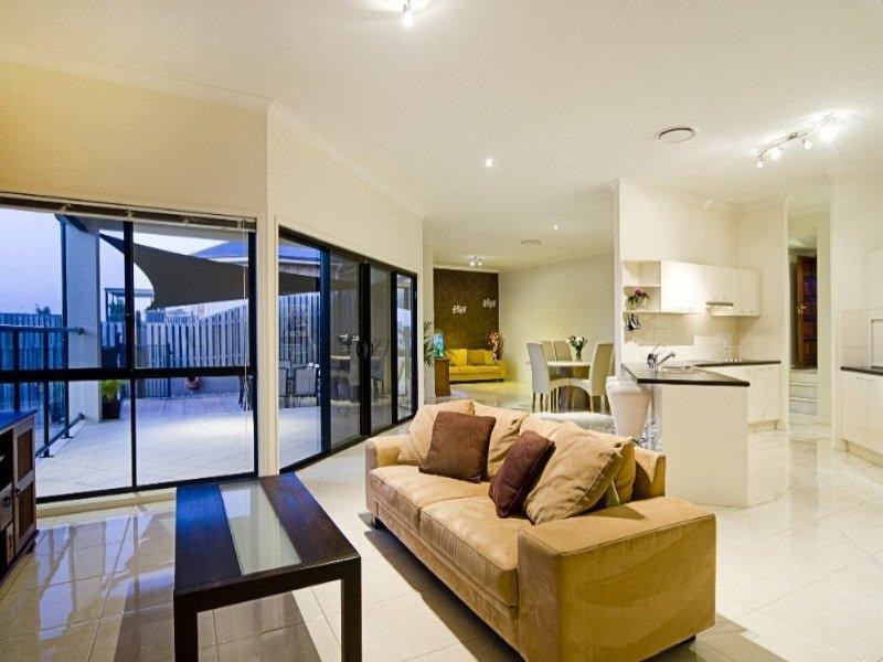 26 Hillary Circuit, Pacific Pines QLD 4211