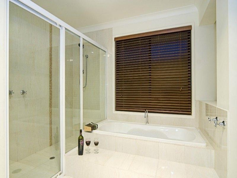 26 Hillary Circuit, Pacific Pines QLD 4211