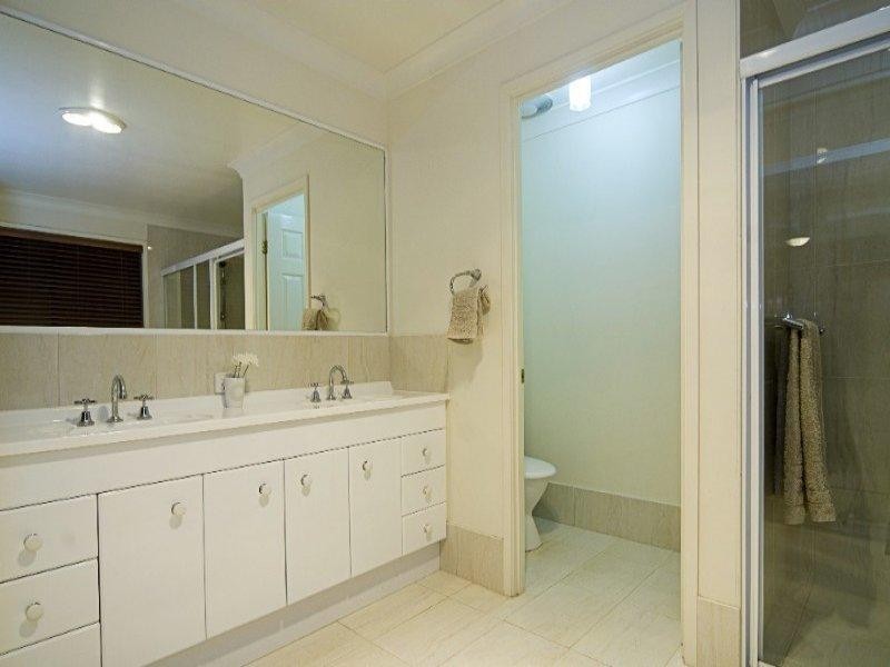 26 Hillary Circuit, Pacific Pines QLD 4211