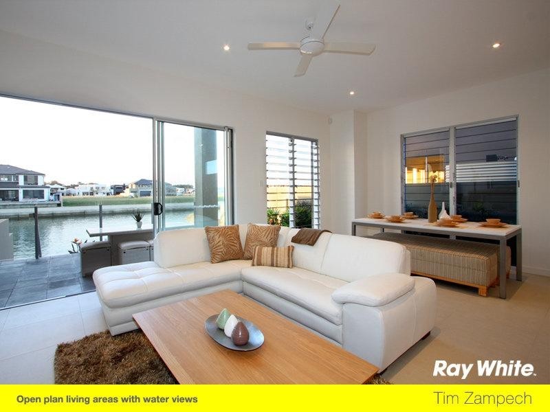 2/7 South Quay Drive, Biggera Waters QLD 4216