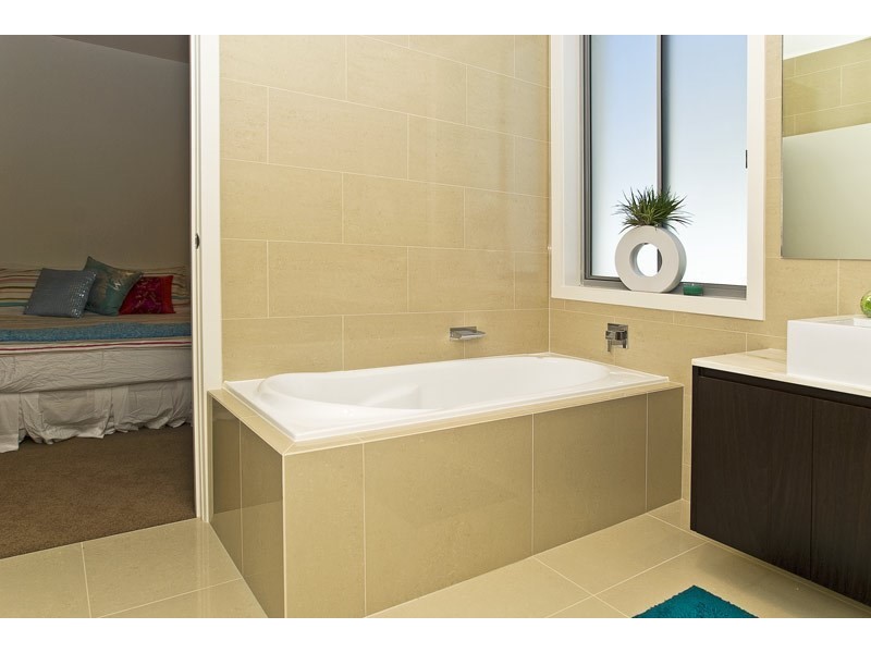 22 Middle Quay Drive, Biggera Waters QLD 4216