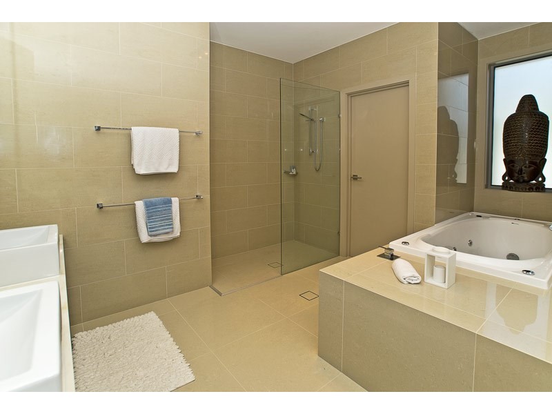 22 Middle Quay Drive, Biggera Waters QLD 4216