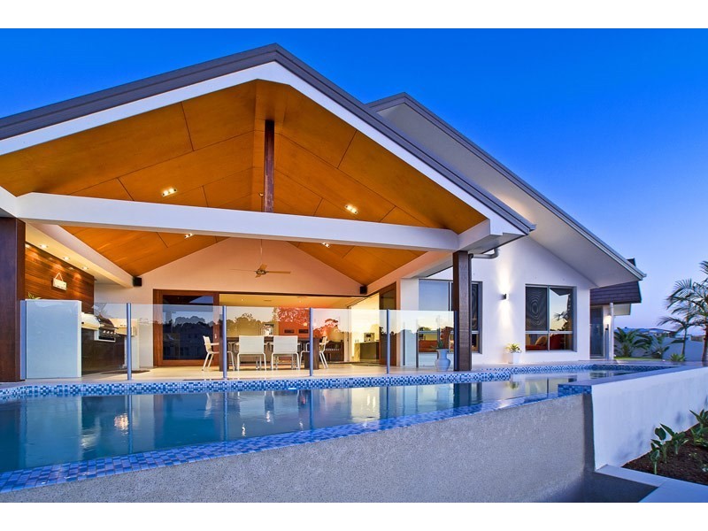 22 Middle Quay Drive, Biggera Waters QLD 4216