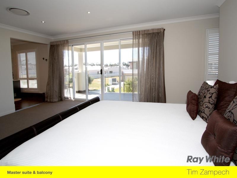 48 Compass Drive, Biggera Waters QLD 4216
