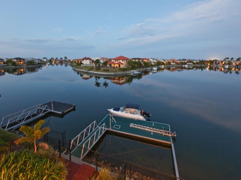 10 Calmwater Crescent, Hope Island QLD 4212