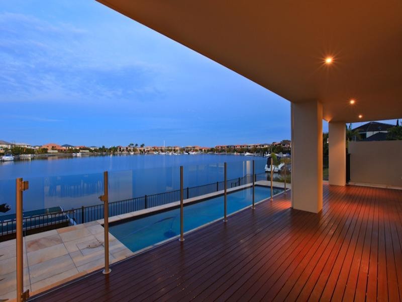 10 Calmwater Crescent, Hope Island QLD 4212