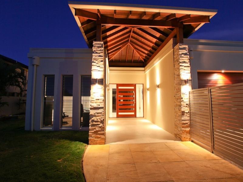 10 Calmwater Crescent, Hope Island QLD 4212