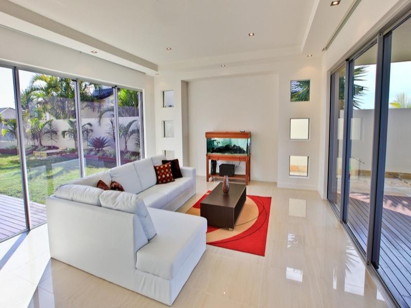 10 Calmwater Crescent, Hope Island QLD 4212