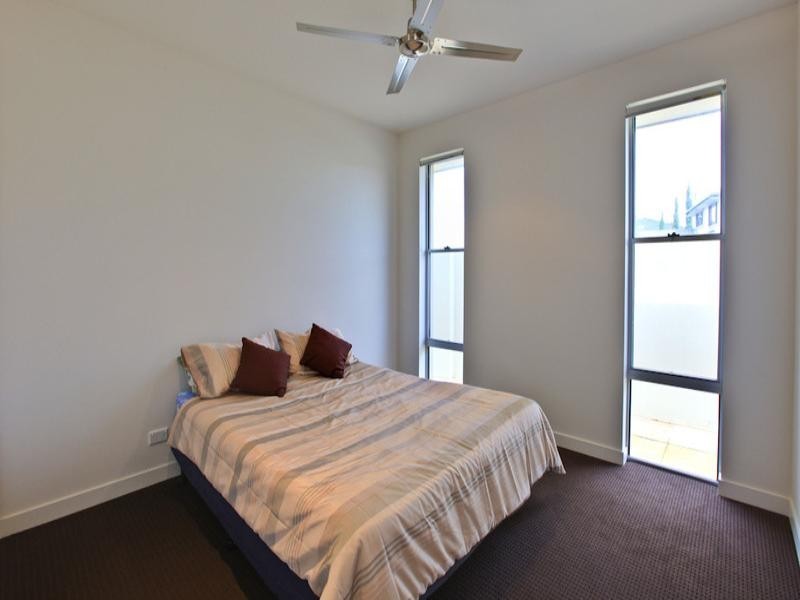 10 Calmwater Crescent, Hope Island QLD 4212