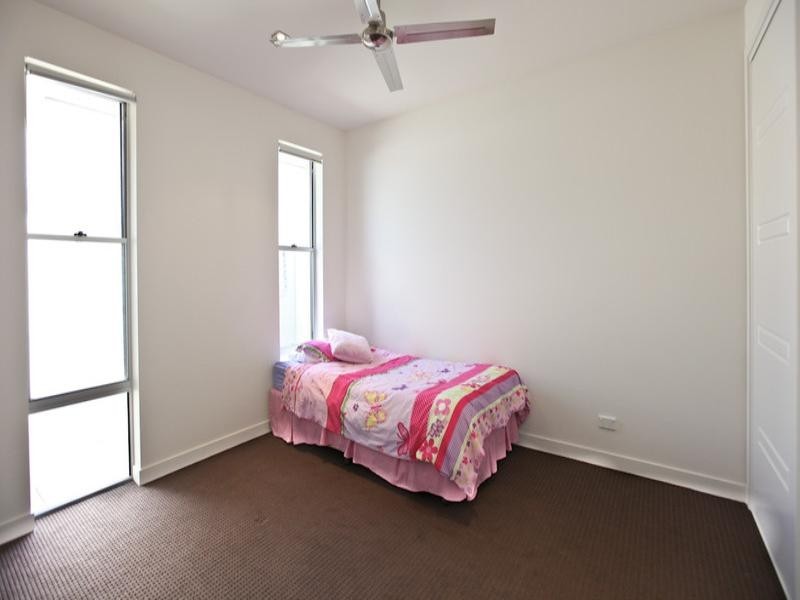 10 Calmwater Crescent, Hope Island QLD 4212