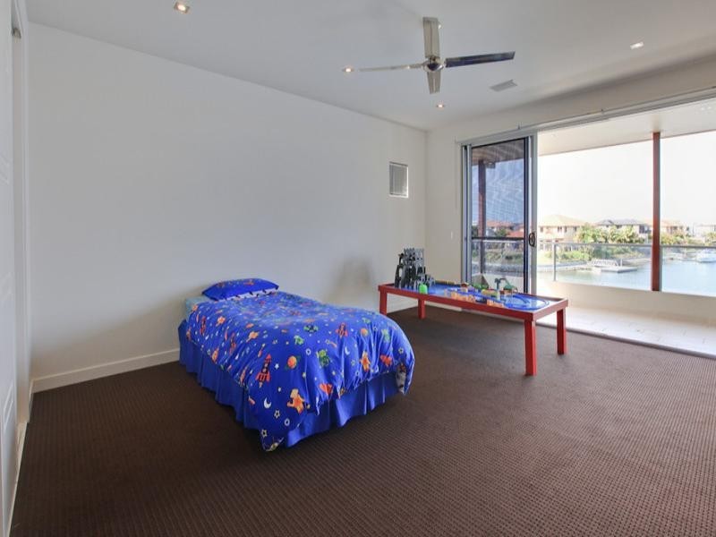 10 Calmwater Crescent, Hope Island QLD 4212