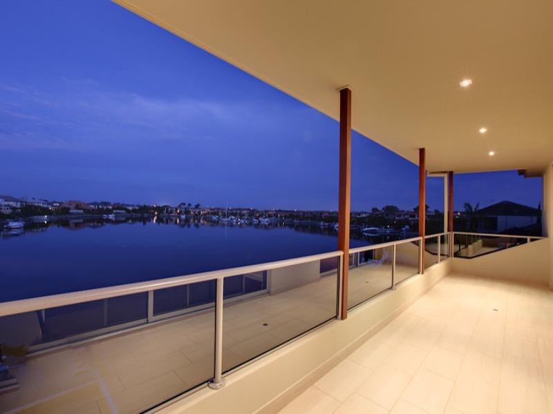10 Calmwater Crescent, Hope Island QLD 4212