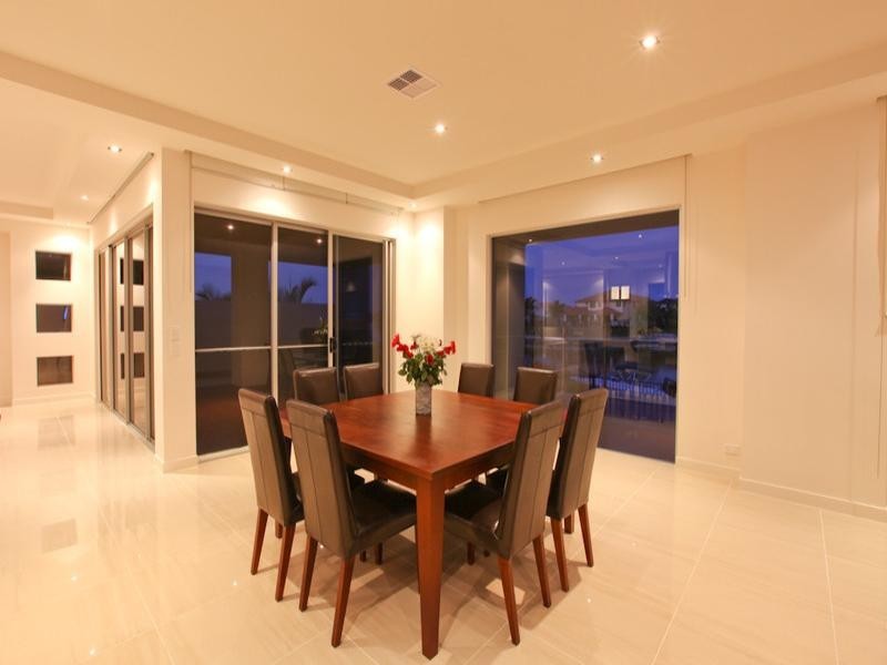 10 Calmwater Crescent, Hope Island QLD 4212