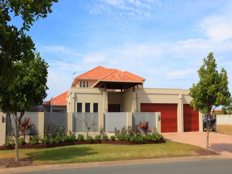 10 Calmwater Crescent, Hope Island QLD 4212